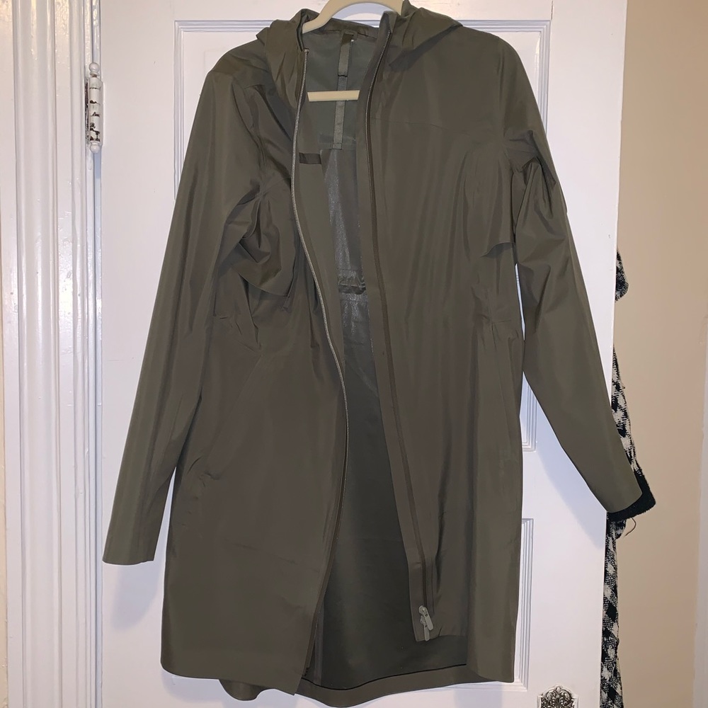 Lululemon Rain Rebel Olive Jacket Size 12